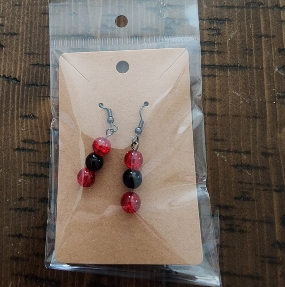 Red and Black Beaded Bracelet And Earring Set - Picture 11 of 11